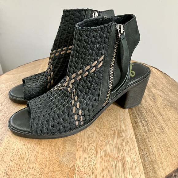 Sam Edelman Black/ Tan Woven Front Gladiator Sandal’s Size 8.5 - Picture 2 of 9